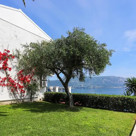 Kommeno Bella Vista شقة